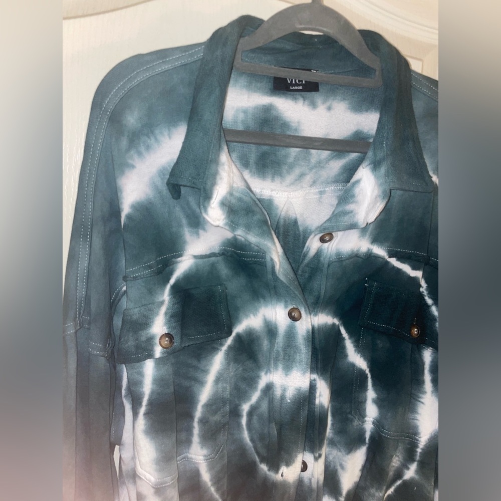 Vici Tie-Dye Button Down - Picture 3 of 7